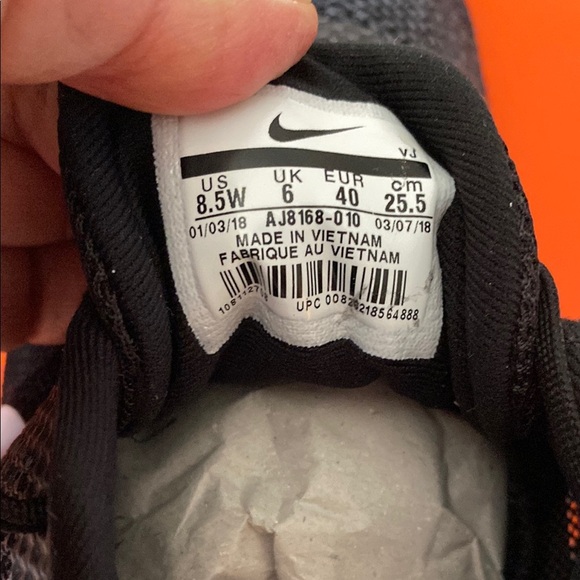 Nike Black and White Athletic Shoes - Picture 8 of 11